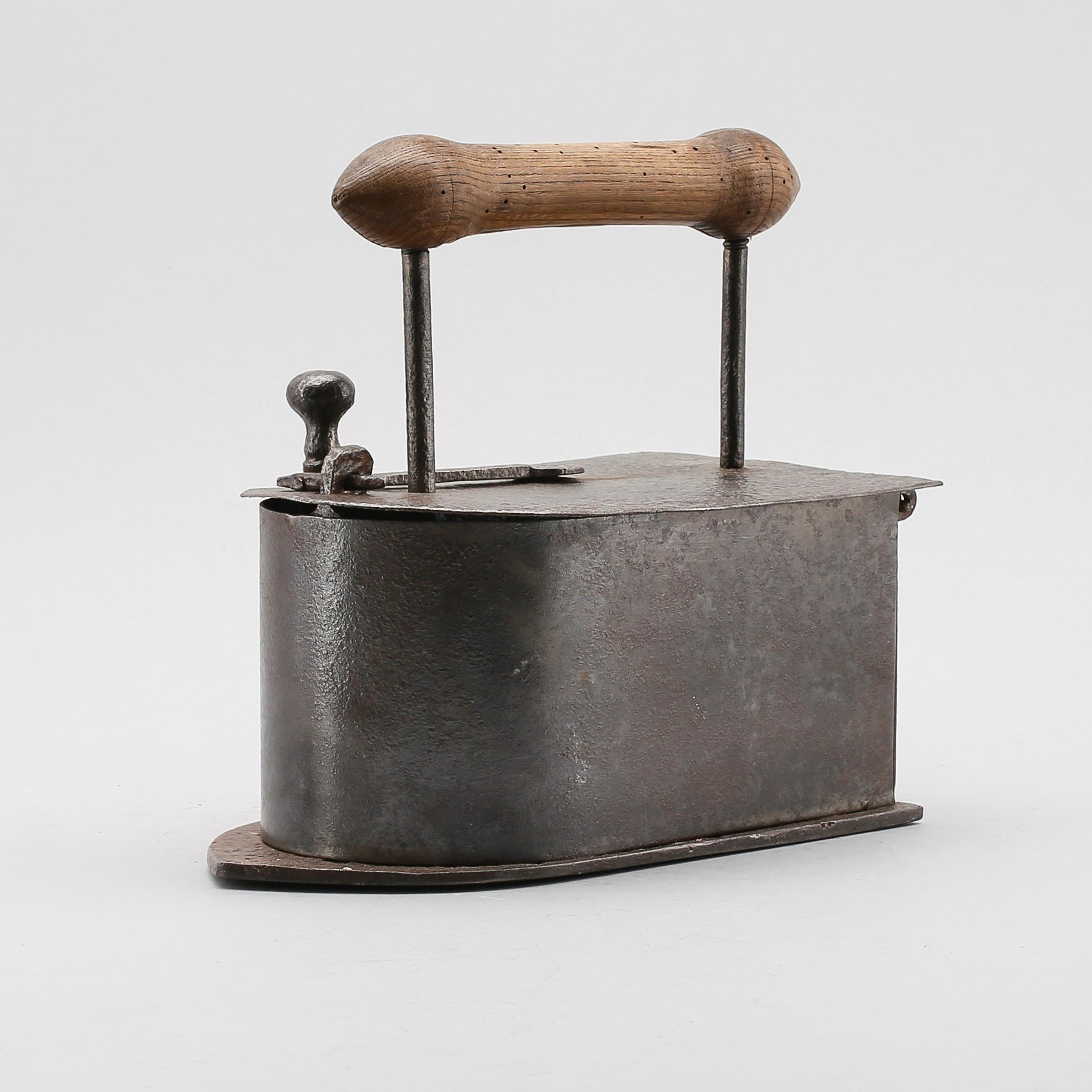 STRYKJÄRN, smide, större modell, 1800-tal.