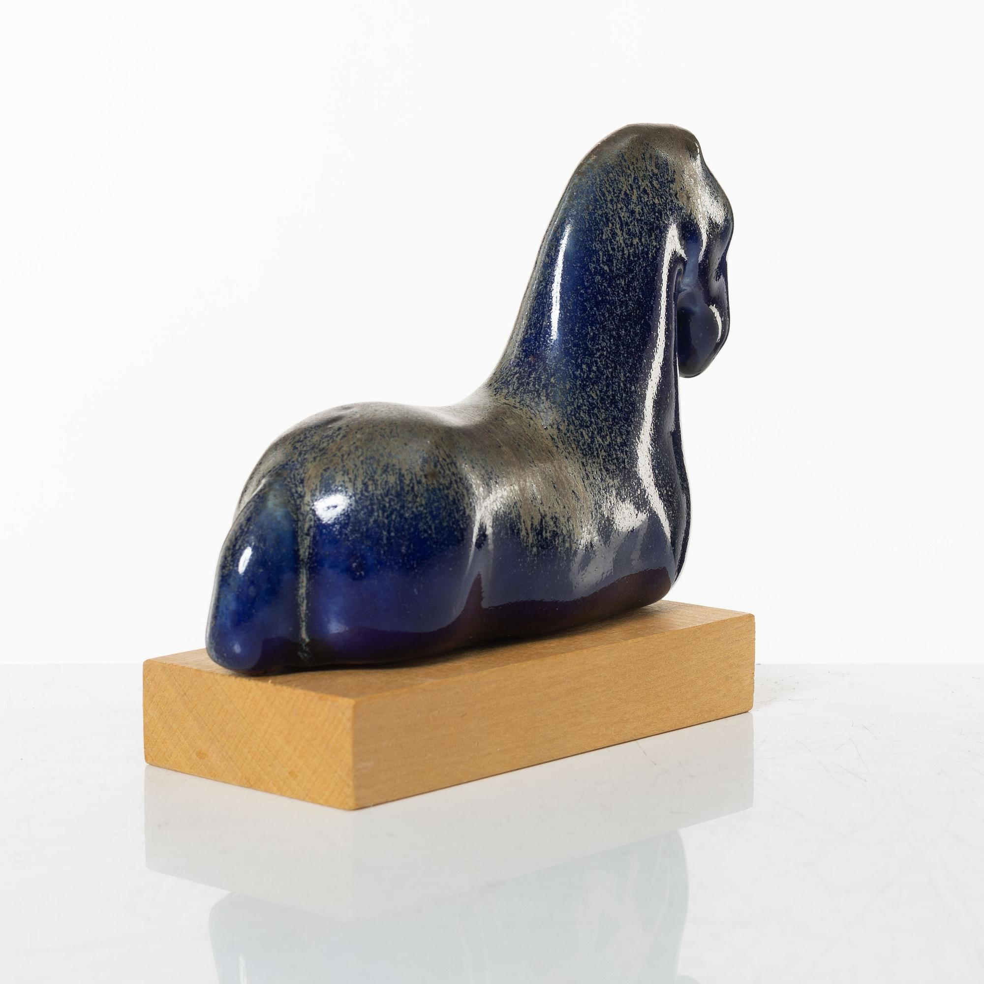 Ulla & Gustav Kraitz, Resting horse.