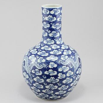 VAS, tian qiu ping, porslin, Kina, 1800/1900-tal.