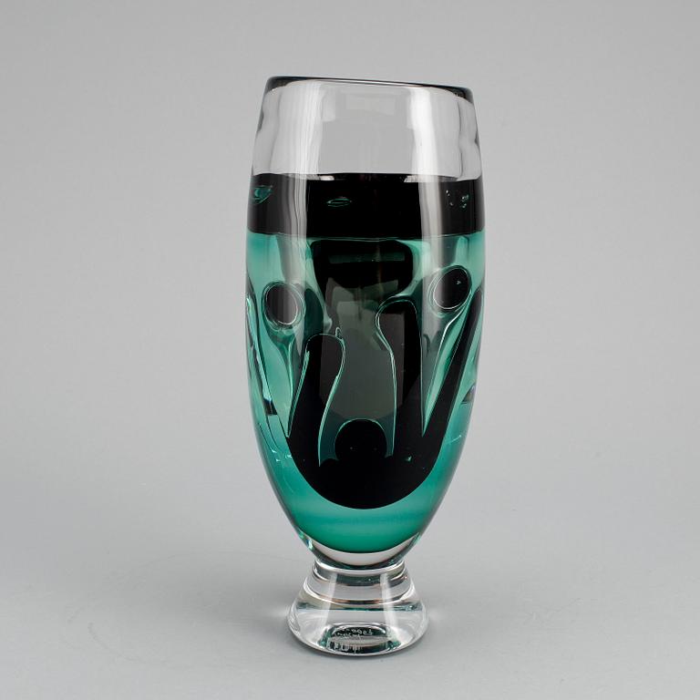 VAS, glas, "Aria", Bengt Edenfalk, Studioglas Strömbergshyttan 1990.