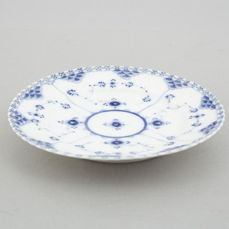 Two dishes and a sauce bowl, porcelain, "Blue fluted" / "Musselmalet", Royal Copenhagen, part 19th century.