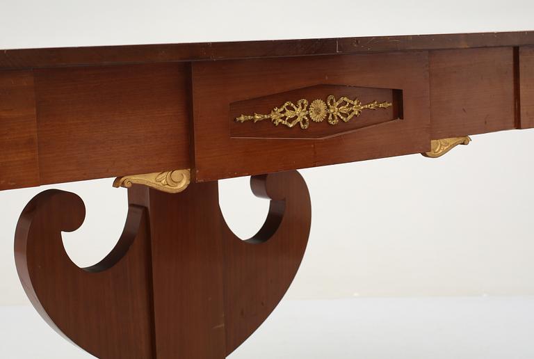 KLAFFBORD, Karl Johan- stil, 1900-talets början.