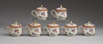 CREMEKOPPAR, sju stycken, kompaniporslin, Qing dynastin, Qianlong (1736-95).