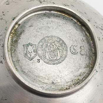 Firma Svenskt Tenn, a pewter bonbonniere model "999", Stockholm 1929.