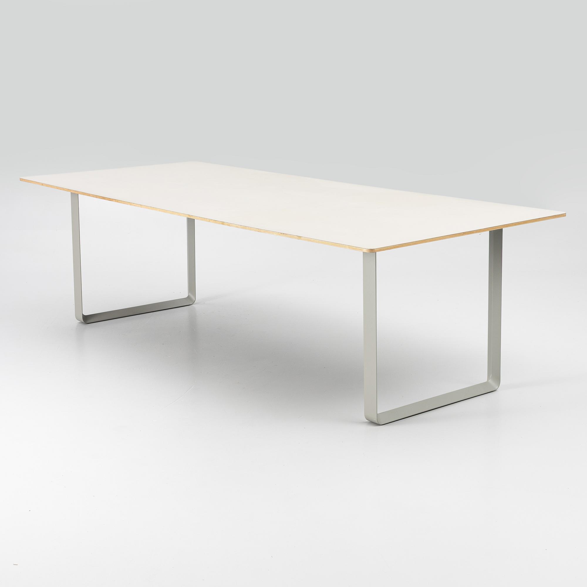 TAF Studio, matbord. 70/70, Muuto.