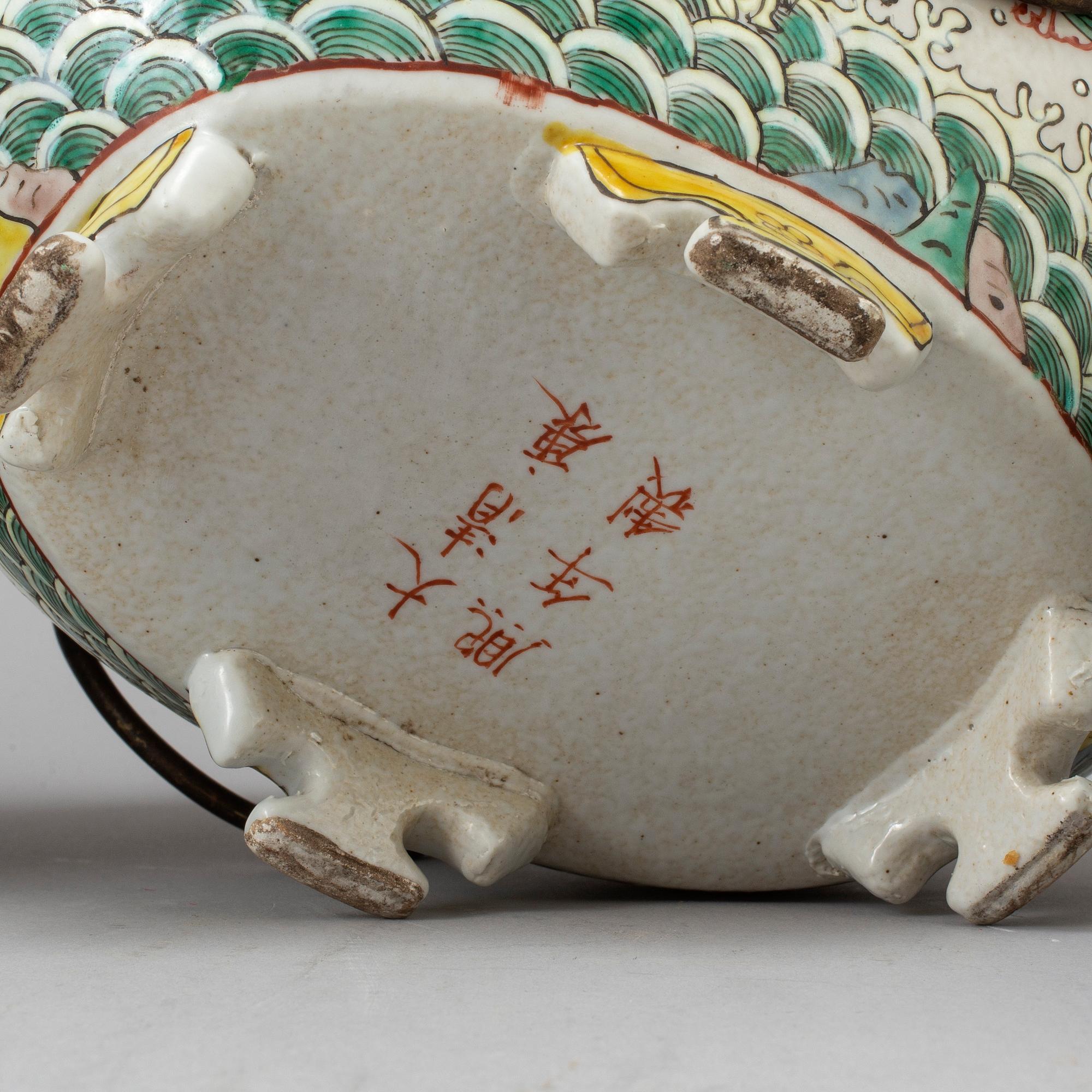 TERRINER med LOCK, två stycken, porslin. Kina, 1900-tal.