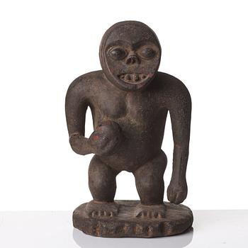 A MOTHERHOOD SCULPTURE, painted wood, height 35,5 cm, Cameroon, the Mambila or Bamileke peoples.