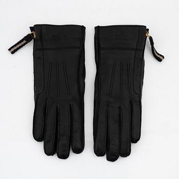 Gucci, a pair of black leather gloves, size 6 1/2.