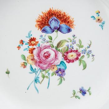 A group of 17 porcelain dishes. Meissen, punktzeit (1756-1773) and Marcolinis period (1774-1814).