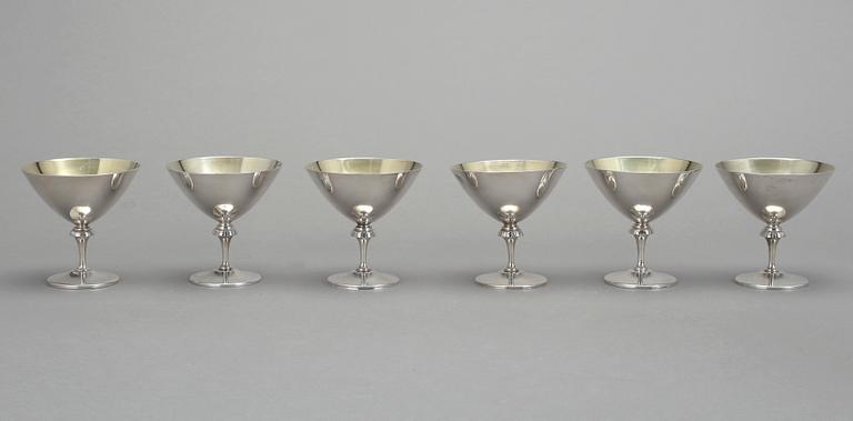 SHAKER samt COCKTAILGLAS, 1+6 st, nysilver, GAB, 1900-talets andra kvartal.