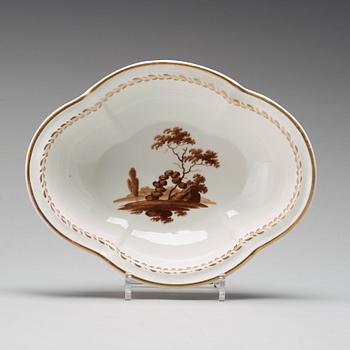 A Russian porcelain bowl, Popov porcelain manufactory, first half of 19th Century.