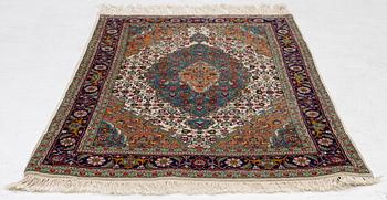 Carpet, Tabriz. ca 168 x 96 cm.
