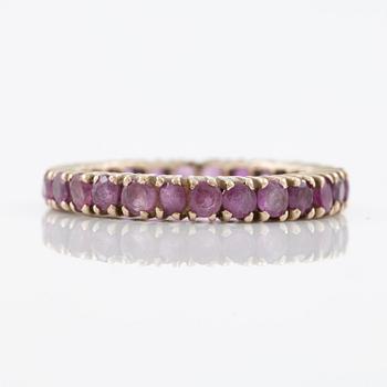 Alliance ring 14K gold with rubies.