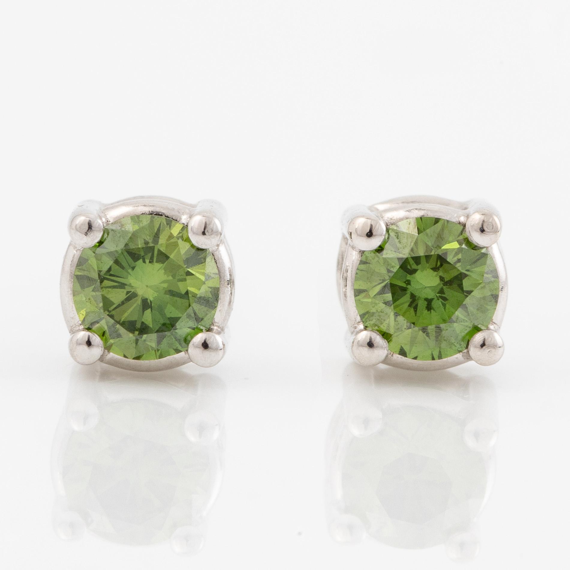Earrings 18K white gold with colour-treated green brilliant-cut diamonds.