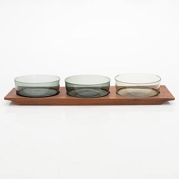 Saara Hopea, three serving bowls with tray and three vases for Nutjärvi Notsjö.