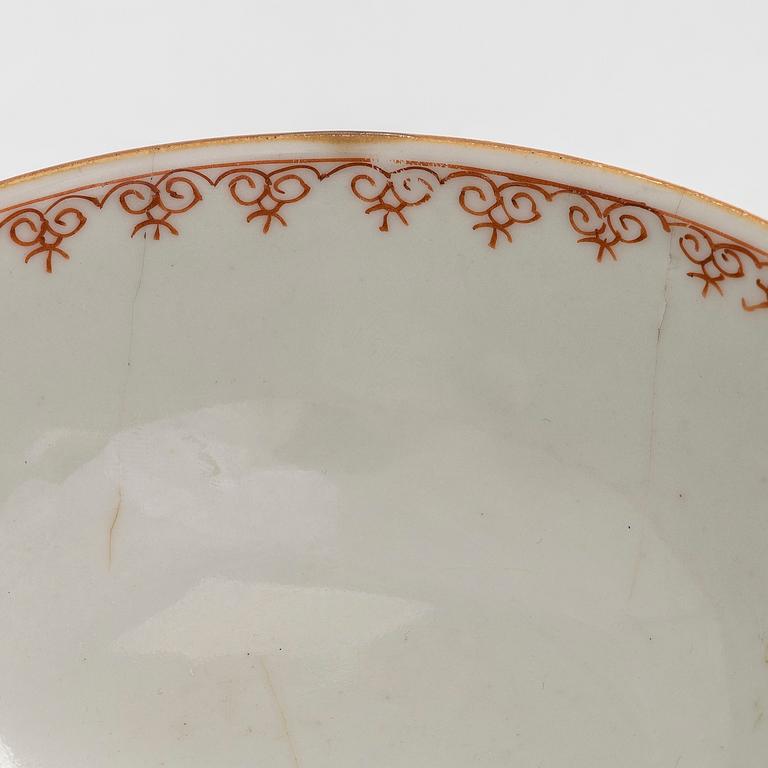 A porcelain mug and bowl, China, Qianlong 1736-1795.