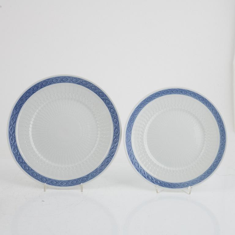 Arnold Krog, dinner service, 67 pieces, porcelain, "Blå vifte", Royal Copenhagen, Denmark.