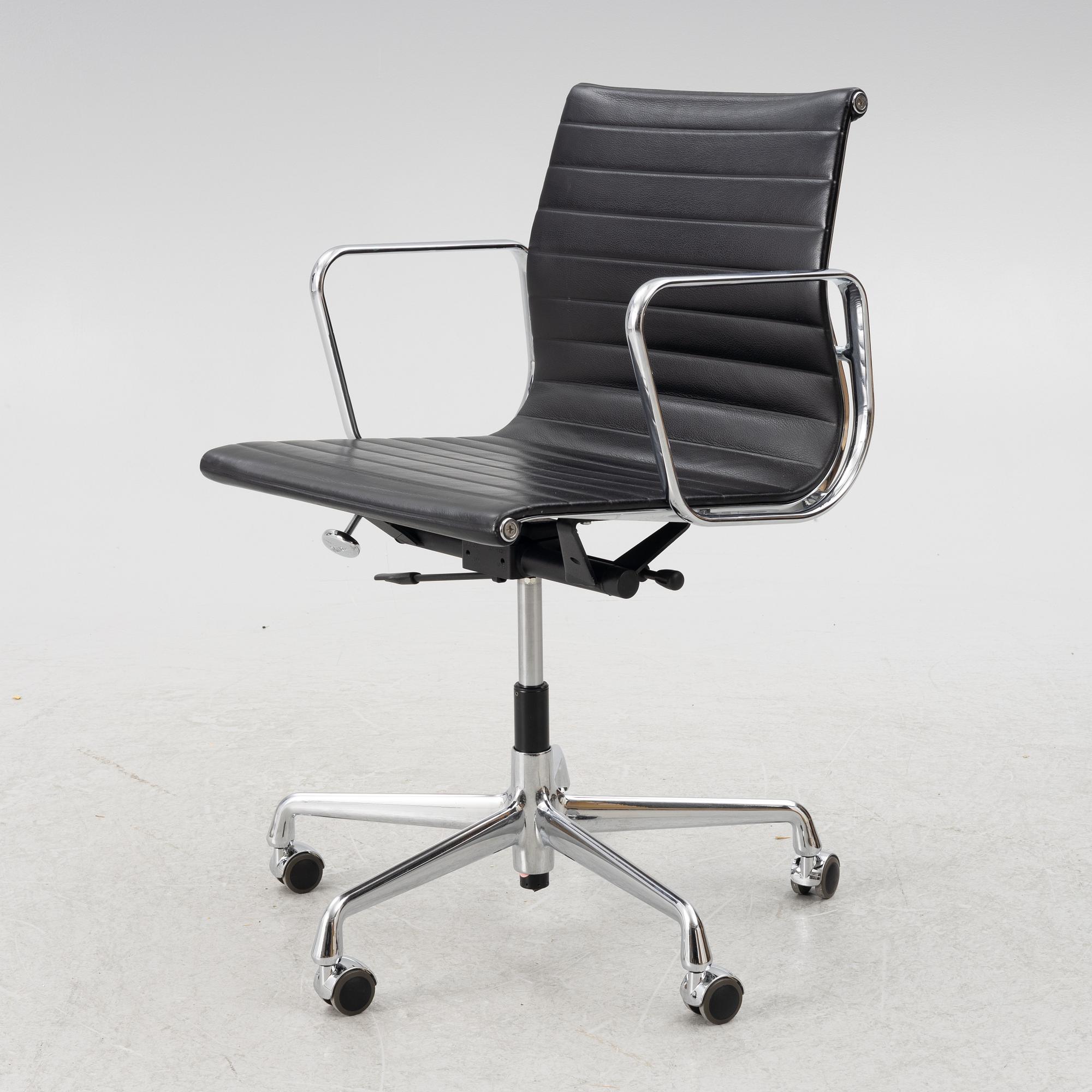 Charles & Ray Eames, karmstol, EA 117, Vitra.