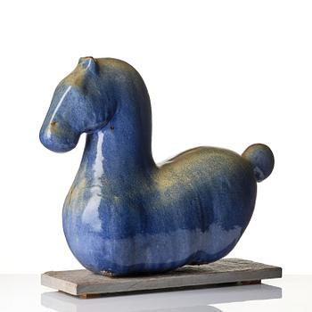 Ulla & Gustav Kraitz, a stoneware sculpture of a reclining horse, own studio, Förslöv.
