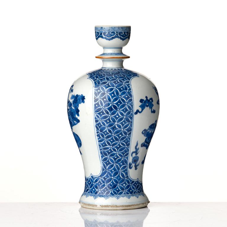 Vas, porslin. Qingdynastin, Kangxi (1662-1722).