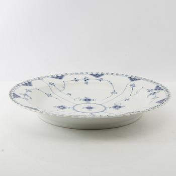 Serving dish "Musselmalet", full lace, Royal Copenhagen Denmark early 20th century porcelain.