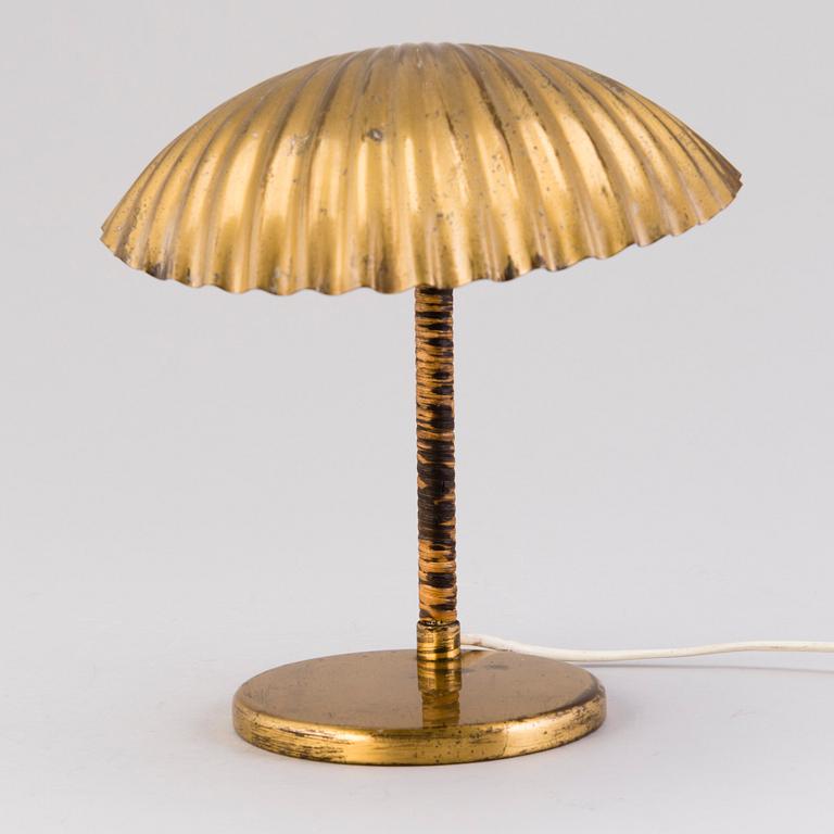 PAAVO TYNELL, A DESK LAMP. A shell.  Manufactured by Taito Oy. Designed in 1938/39.