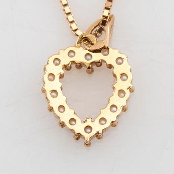 Necklace 18K gold with cultured pearls in the shape of a heart.
