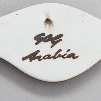 Gunvor Olin-Grönqvist, seinäkoristeita, 6 kpl, keramiikkaa, signeeraut. Arabia.