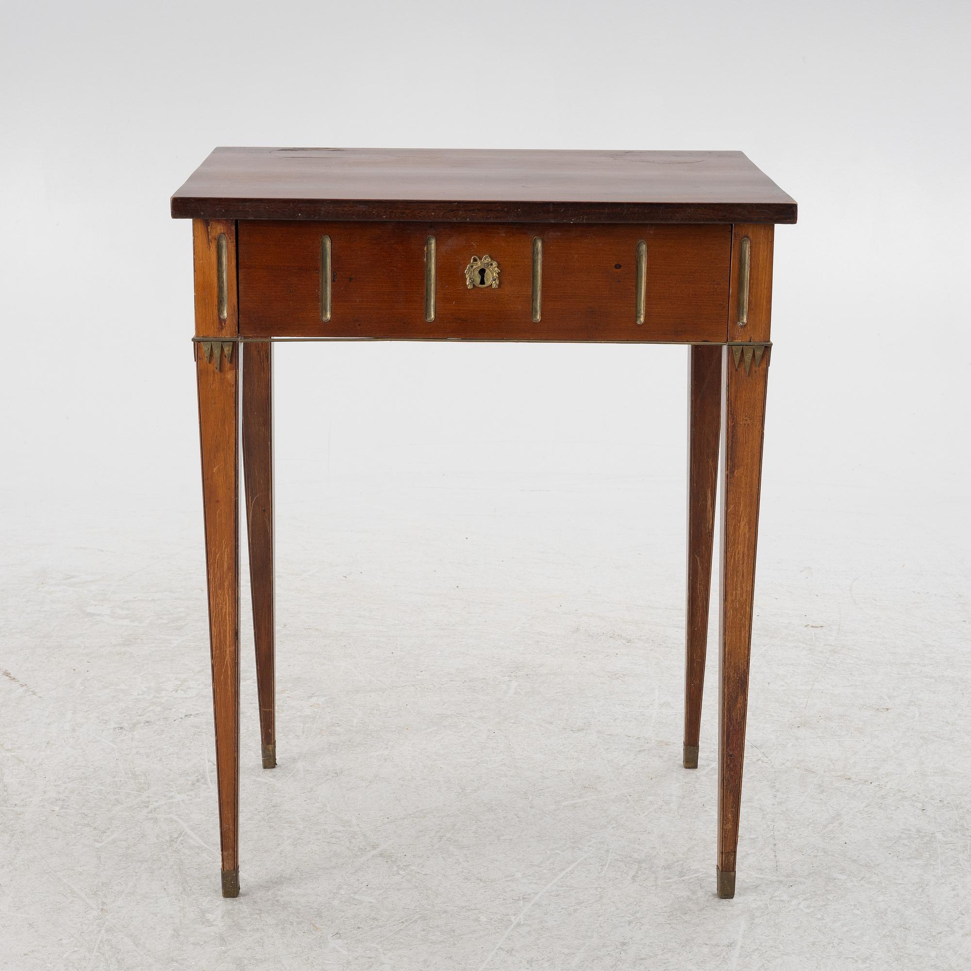 Sybord, sengustaviansk stil, omkring år 1900.