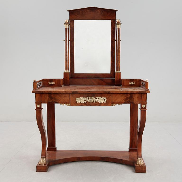 TOILETTEBORD. Karl Johan, 1800-talets första hälft.