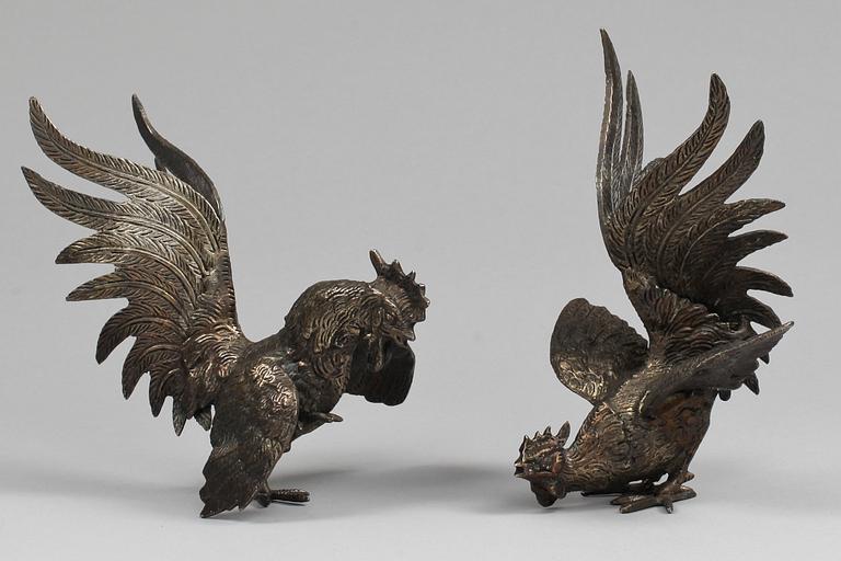 BORDSDEKORATIONER, ett par. Metall, 1900-tal.