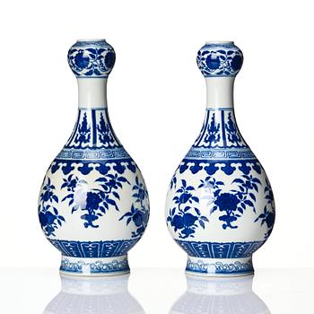 A pair of Chinese blue and white vases, late Qing dynasty/Republic with Qianlong seal mark.