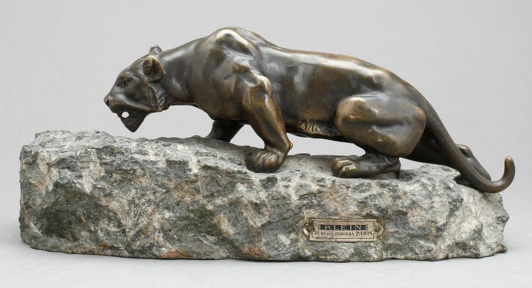 OKÄND KONSTNÄR, skulptur med skål, brons och sten, signerad Titze, 1900-talets första hälft.