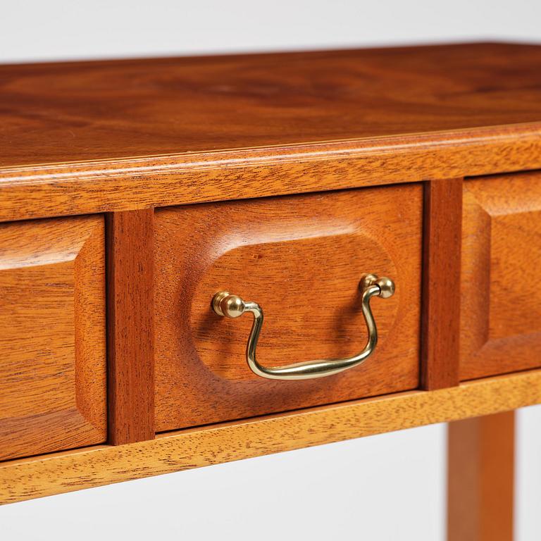 Josef Frank, sideboard, modell 821, Firma Svenskt Tenn, efter 1985.