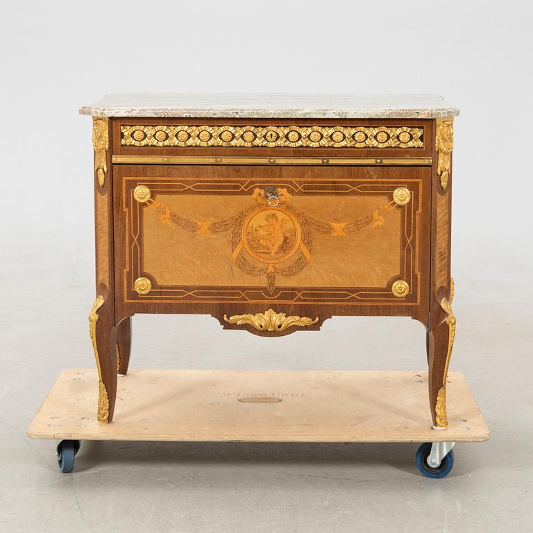 Chest of drawers, Gustavian style, mid-20th century.