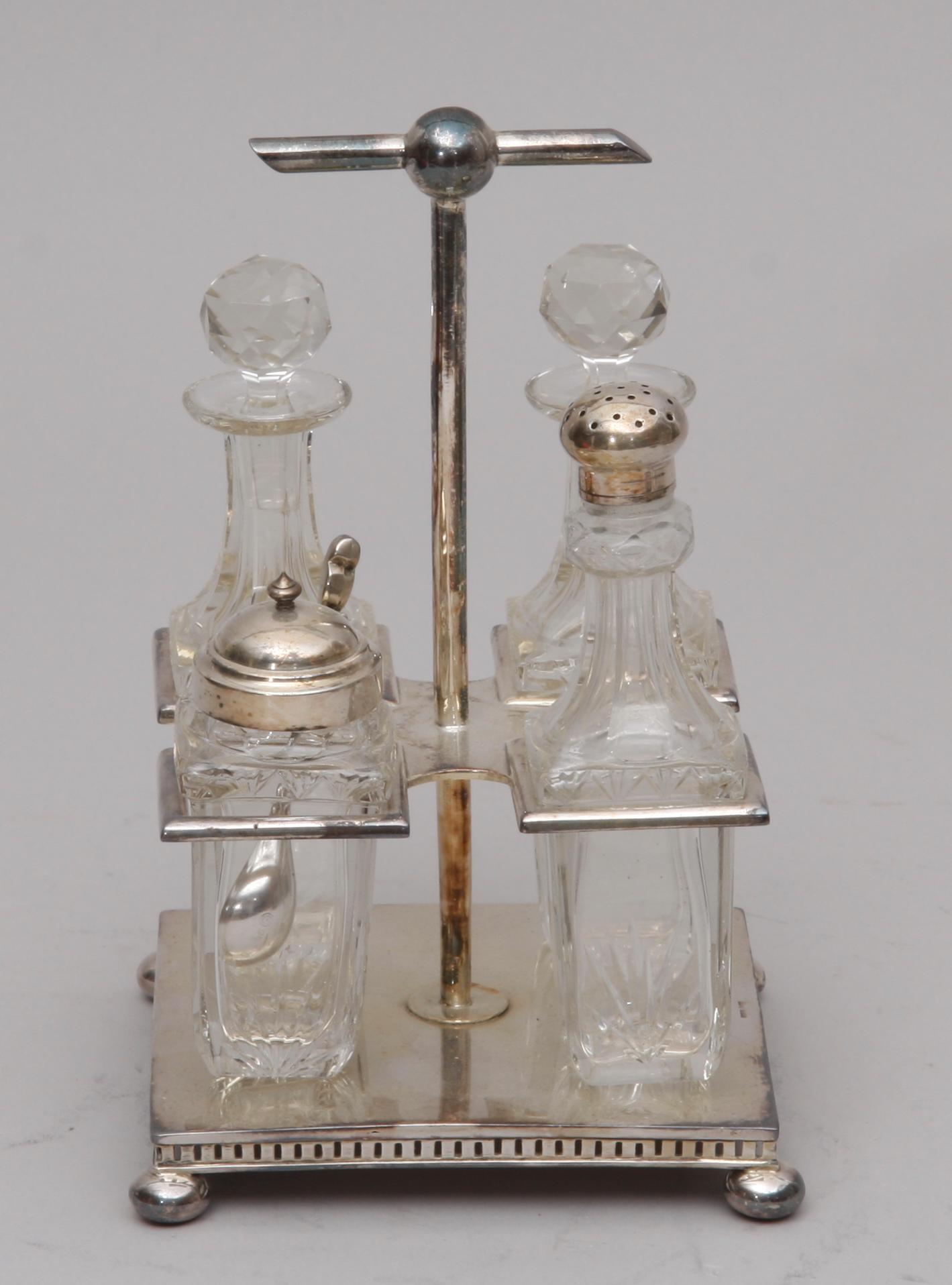 BORDSSURTOUT, glas och nysilver.