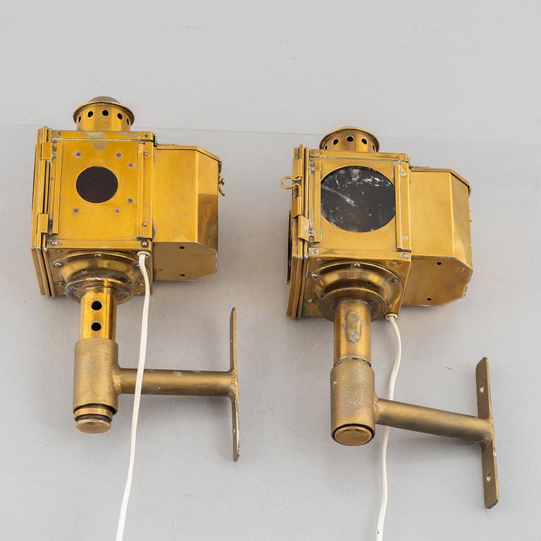 Vagnslyktor, ett par, omkring år 1900.