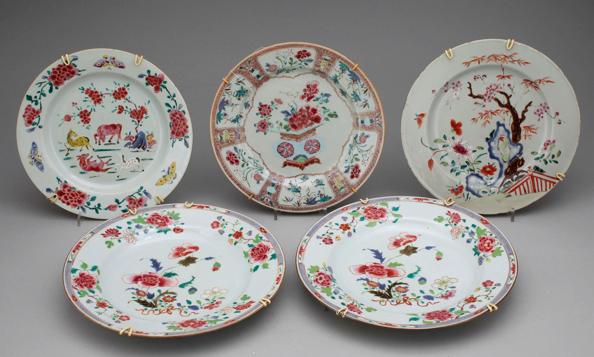 TALLRIKAR, 11 st, olika, porslin, Kina, Qianlong, 1700-tal.