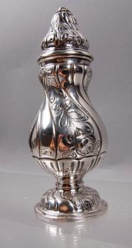 STRÖARE, ett par samt BORDSDEKORATIONER 2 st, silver, svenska importstämplar, 1900-tal.