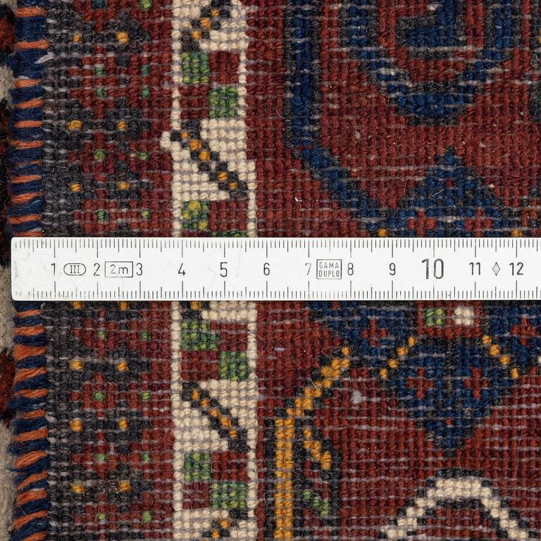 Carpet, approx. 228 x 138 cm.