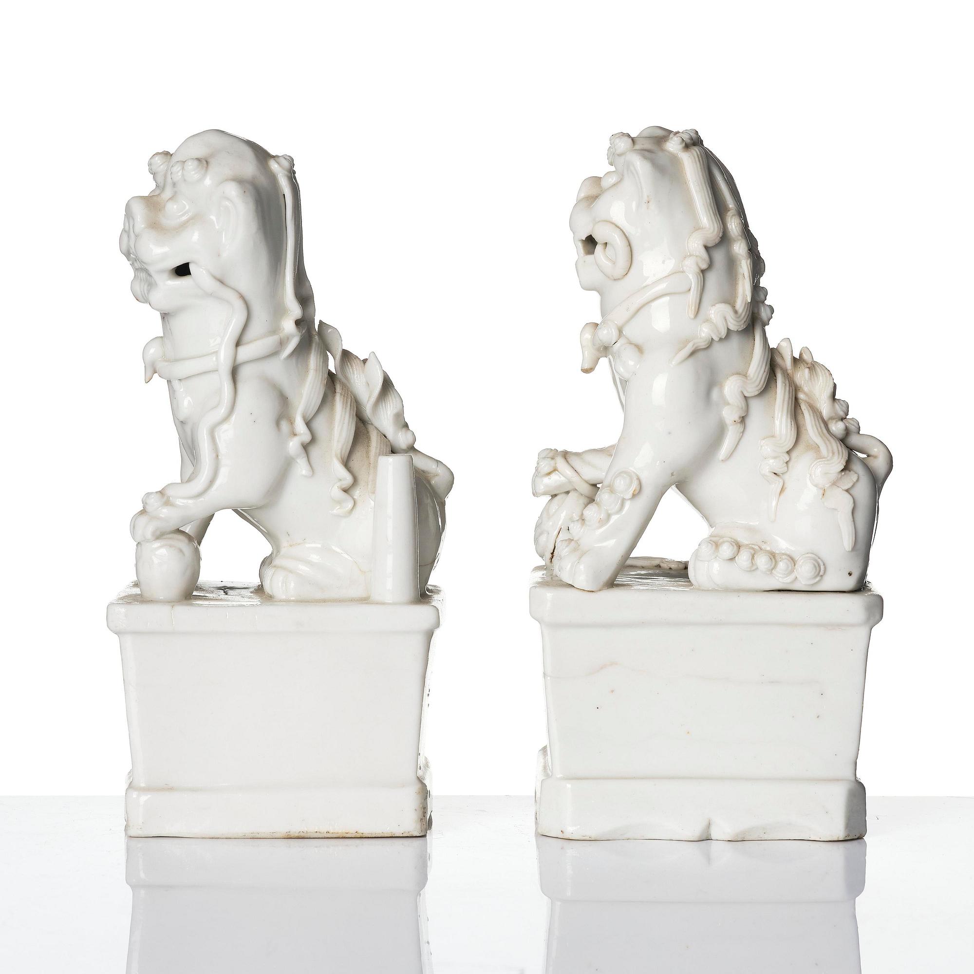 Two blanc de chine figures of buddhist lions/joss stick holders, Qing dynasty, Kangxi (1662-1722).