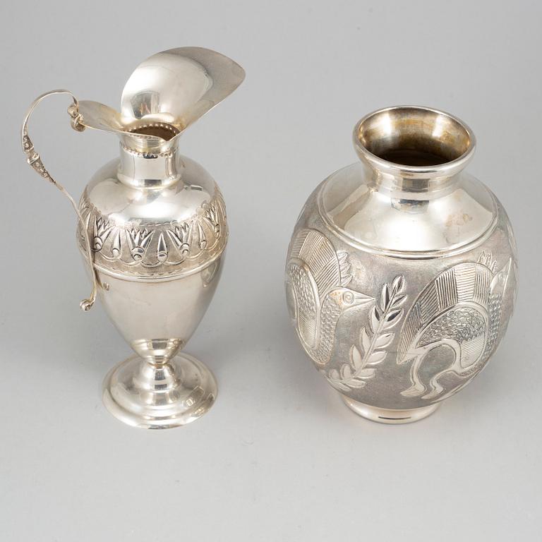 Two silver 830 vases. Late 20th century.