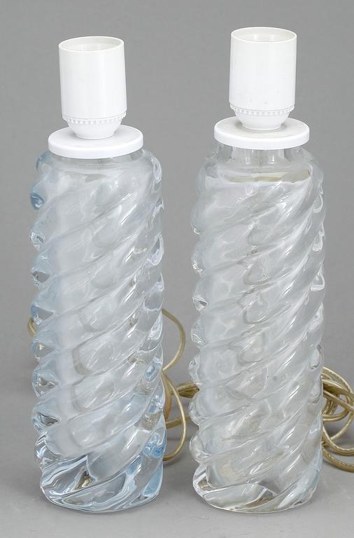 BORDSLAMPOR, ett par, glas, möjligen Reijmyre, 1900-talets andra hälft.