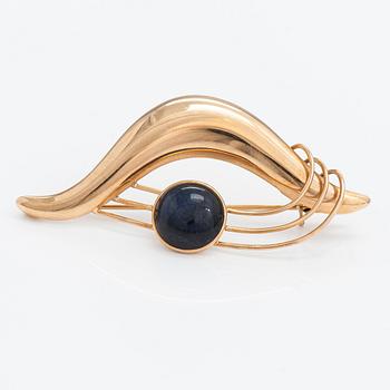 Elis Kauppi, A 14K gold brooch with a spectrolite. Kupittaan kulta, Turku 1950's.