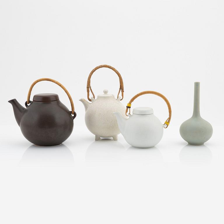 Gunnar Nylund, a stoneware teapot from Rörstrand and two teapots and a vase, Arabia.