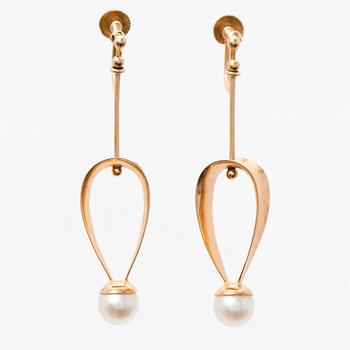 A PAIR OF EARRINGS, cultured pearls, 14K gold. Kupittaan Kulta.