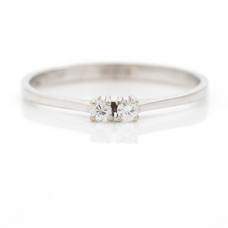 18K white gold ring with two brilliant-cut diamonds.