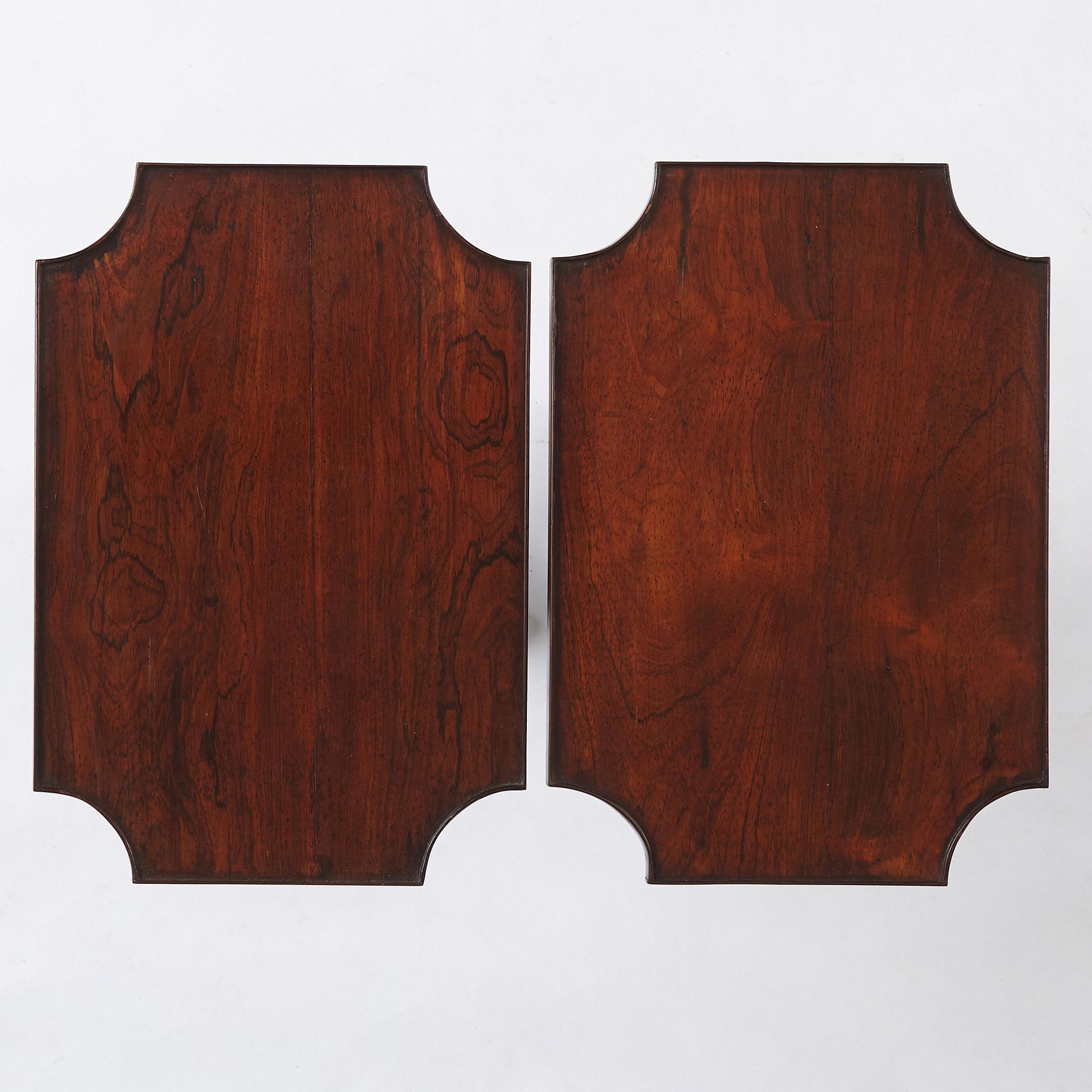 Bord, ett par snarlika, England 1800-tal i Thomas Hopes (1769-1831) manér.