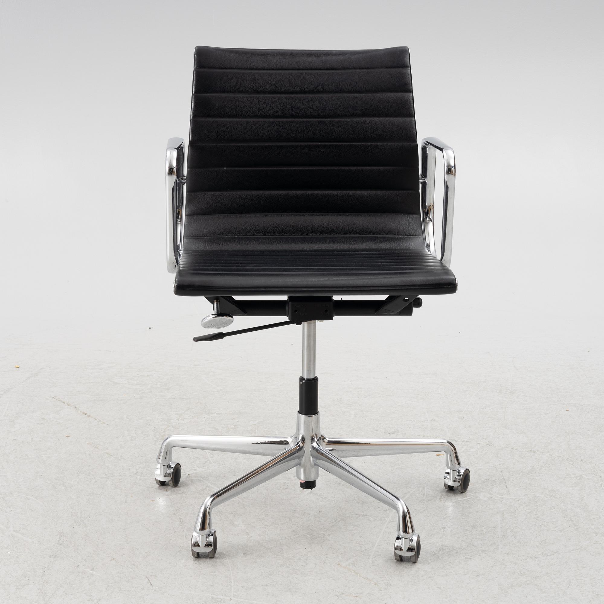 Charles & Ray Eames, karmstol, EA 117, Vitra.