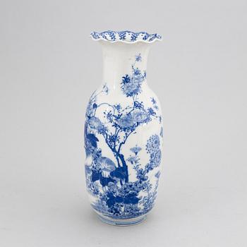 Vas, porslin, Japan, troligen 1900-talets mitt.